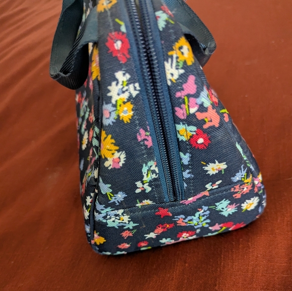 Vera Bradley Lunchbox - Picture 5 of 6